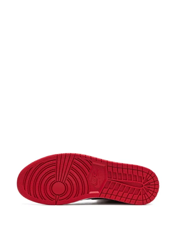 Air Jordan 1 Retro High OG Bred Patent - Image 4