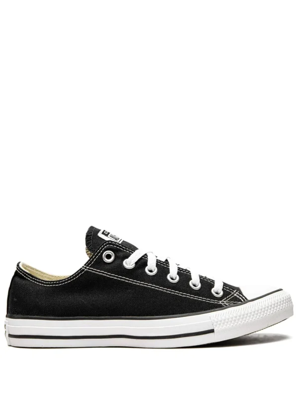 Chuck Taylor Converse Black And White